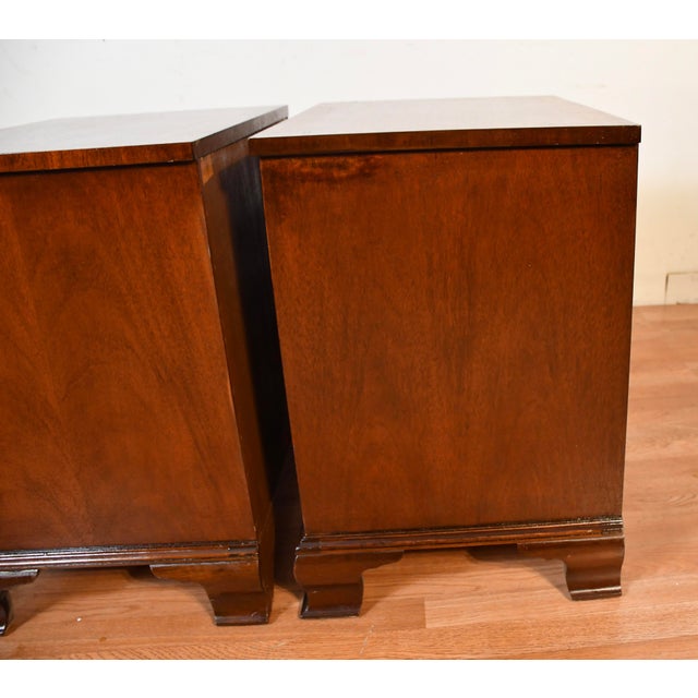 1960s English Chippendale Style Mahogany Nightstands Bed Side Tables by Baker For Sale - Image 10 of 18