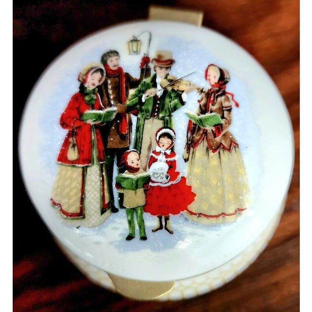 Ivory Ayshford Christmas Scene English Fine Bone China Round Box For Sale - Image 8 of 11