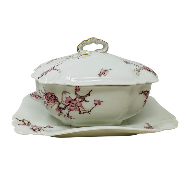 Elevate your dining experience with this exquisite antique Haviland Limoges covered gravy boat, complete with an attached...