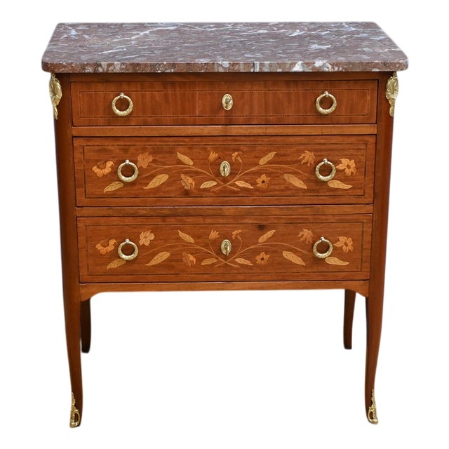 Small Early 20th Century Blond Mahogany Chest of Drawers For Sale