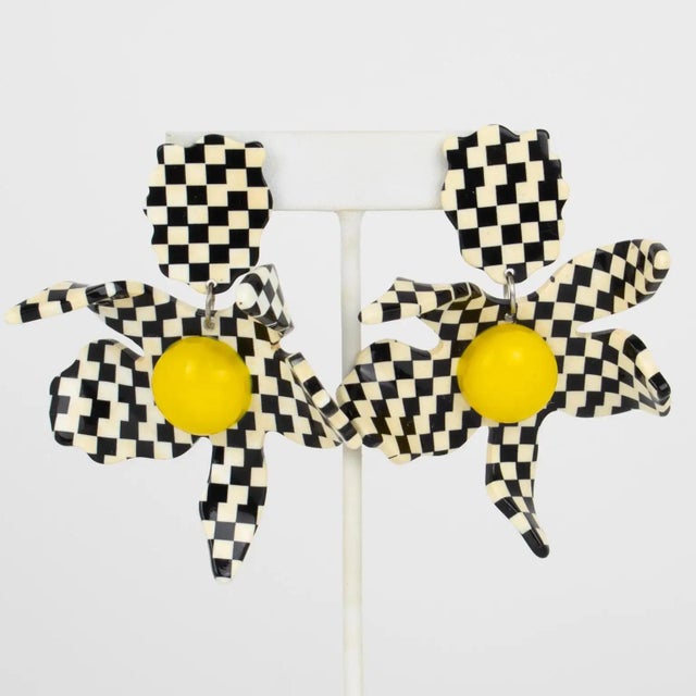 Contemporary Kaso Black and White Massive Flower Dangle Earrings For Sale - Image 3 of 6