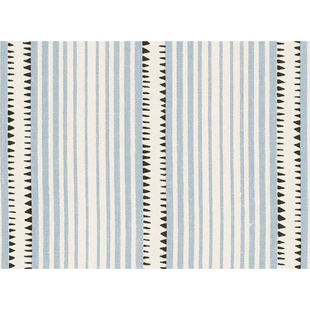 A narrow, gradient stripe with stippled accents, this printed Linen has a beautiful hand-drawn look. It's a stylish option...