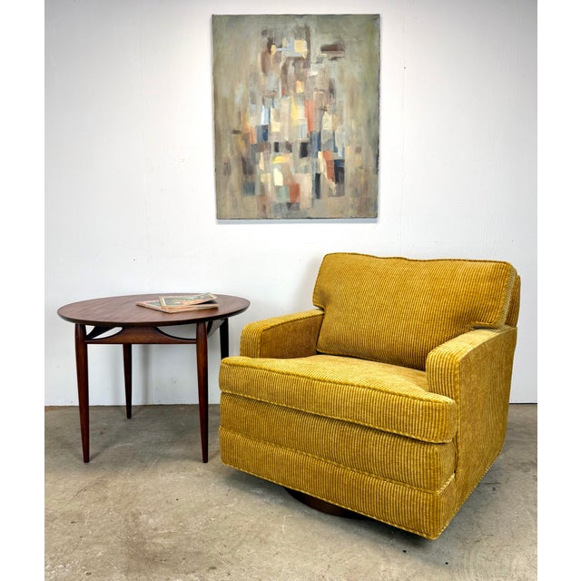 A fabulous and super comfortable mid century modern swivel lounge chair in the style of Milo Baughman or Paul McCobb,...