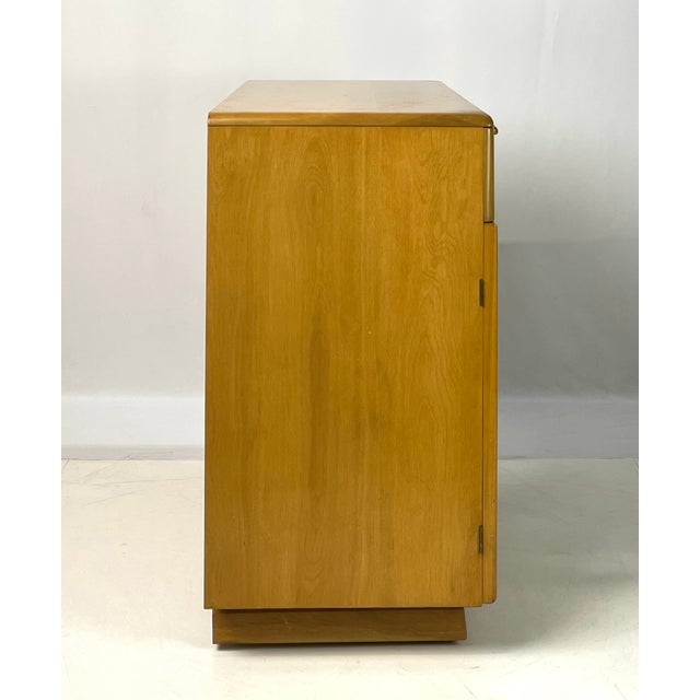 Wood Mid-Century Modern Heywood-Wakefield "Wheat" Solid Birch Credenza / Cabinet (Model M 541, Dated 1957) For Sale - Image 7 of 16