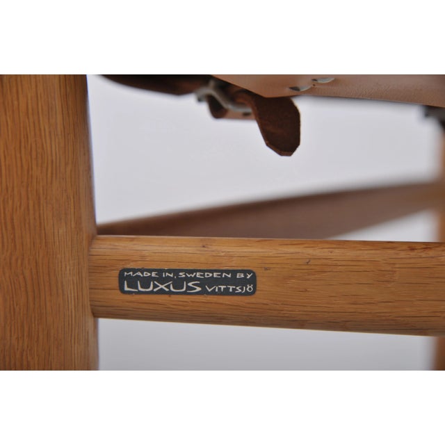 Wood Tripod Stools in Oak by Uno & Östen Kristiansson for Luxus, 1950s, Set of 2 For Sale - Image 7 of 8