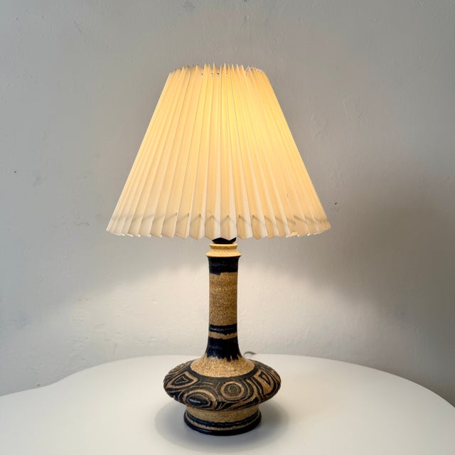 Mid-Century Modern Mid-Century Modern Danish Ceramic Table Lamp by Jette Helleroe, Denmark, 1960s For Sale - Image 3 of 8