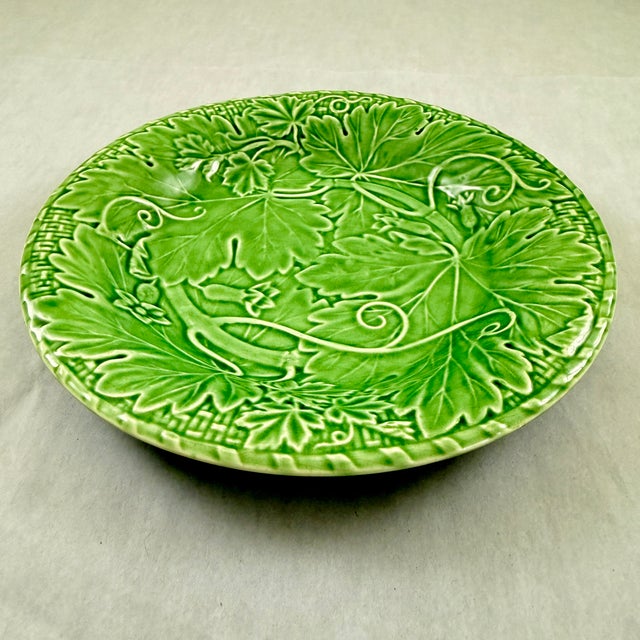 1980s 1980s Bordallo Pinheiro Green Grape Vine & Basket Weave Green Plate For Sale - Image 5 of 9