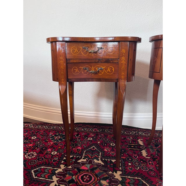 Pair of Vintage Italian Marquetry Inlaid Kidney-Shaped Walnut Side Table With Two Drawers, Louis XV Style Legs For Sale - Image 4 of 12