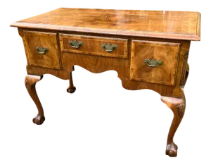Queen Anne Revival Walnut Lowboy, 1890s