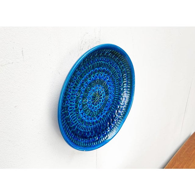 Large Mid-Century Italian Rimini Blu Pottery Wall Plate by Aldo Londi for Bitossi, 1960s For Sale - Image 5 of 18