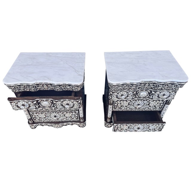1980s Pair of Vintage Mother-of-Pearl Inlay Nightstands With Marble Tops, 1980s For Sale - Image 5 of 6