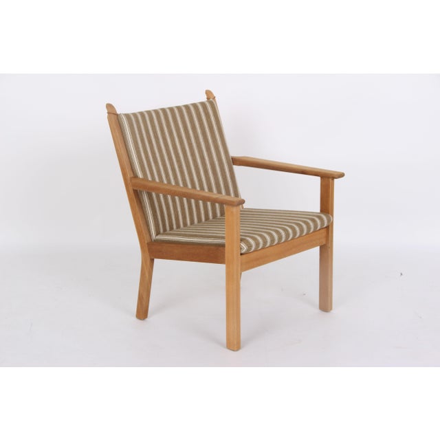 GE284 Armchair in Soaped Oak and Savak Wool by Hans J. Wegner for Getama, 1980s, in Very Good conditions. Designed 1970 to...