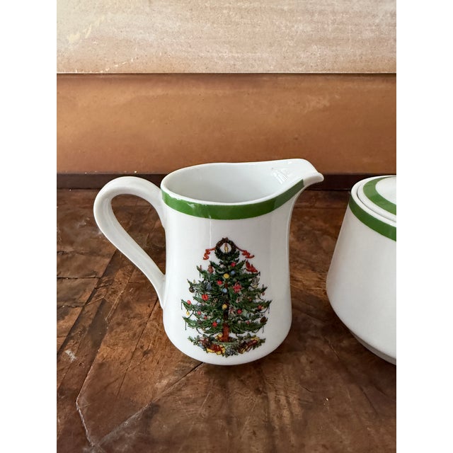 Bright Green Vintage George Briard Yule Tide Creamer and Sugar Bowl Set Mid Century Christmas Serveware For Sale - Image 8 of 9