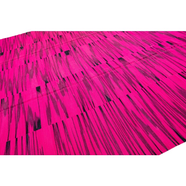 2020s Contemporary Abstract Turkish Kilim Wool Rug in Pink & Black For Sale In New York - Image 6 of 7