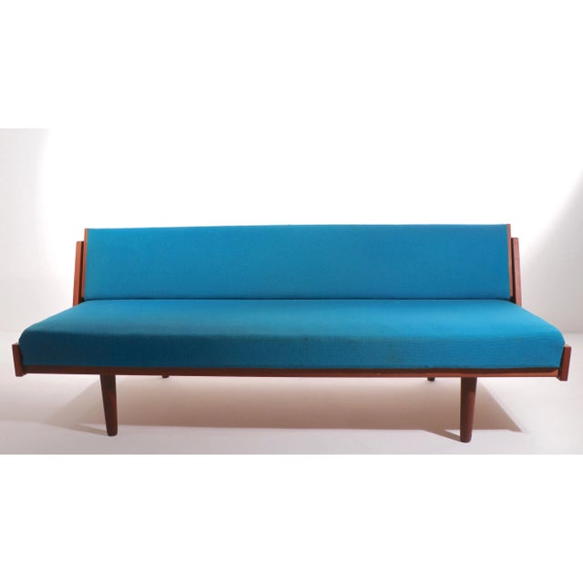 Danish Mid-Century Modern Daybed Sofa by Hans Wegner for Getma For Sale In New York - Image 6 of 12