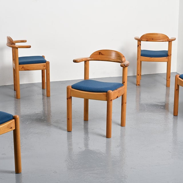 Set of six armchairs produced by Vamdrup Stolefabrik in Denmark around 1970. Made of solid pine, they rest on a base of...