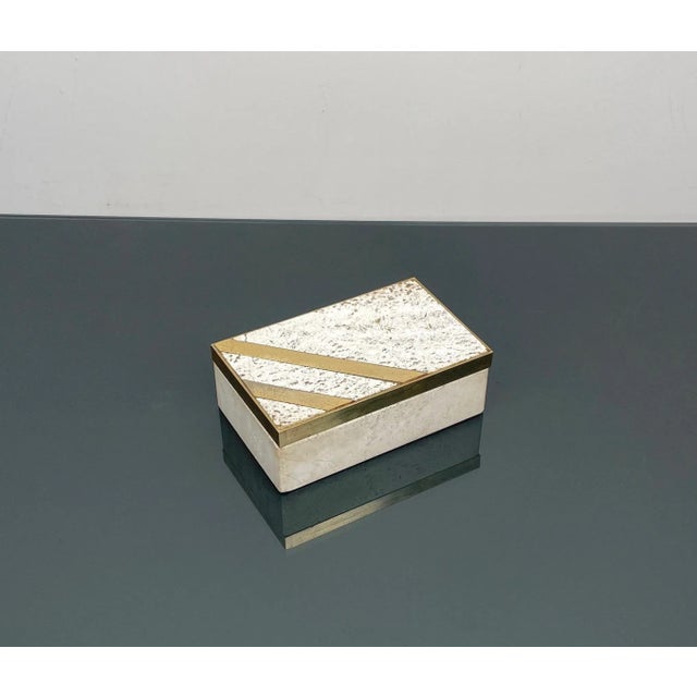 Amazing rectangular box in travertine and brass. Made in Italy in the 1970s.