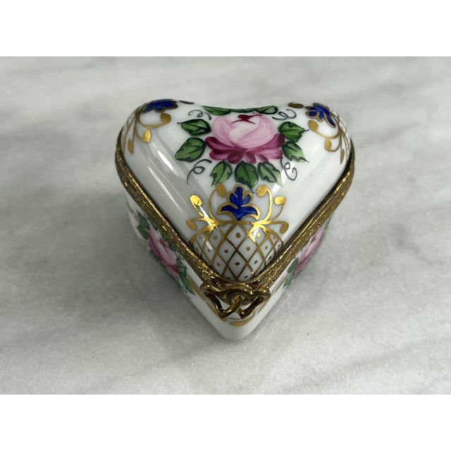 1980s French Limoges Peint Main Heart Trinket Box, Hand Painted Floral For Sale - Image 6 of 9