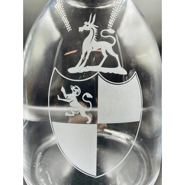Modern Late 20th Century Williamsburg Coat of Arms Large-Scale Decanter Set For Sale - Image 3 of 12
