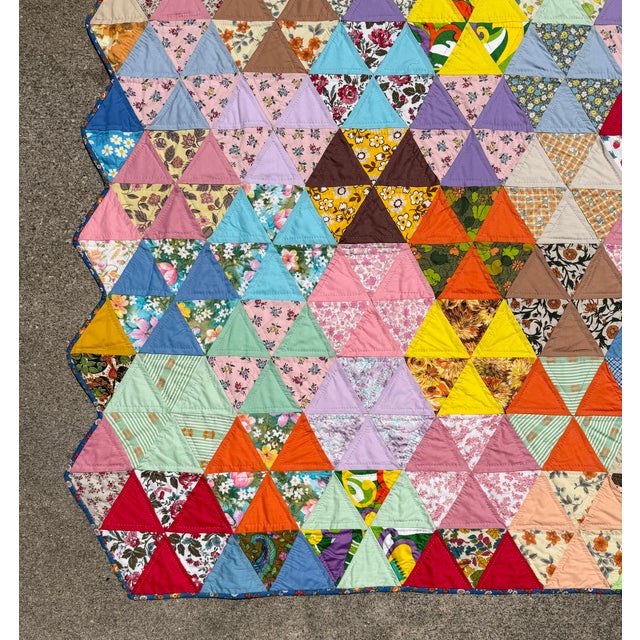 American Quality Hand Stitched Cotton Triangle Feedsack Quilt From Ohio Estate For Sale - Image 3 of 18