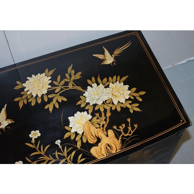 Vintage Chinese Chinoiserie TV Media Stand in Black Lacquered Paint with Bird & Flowers For Sale - Image 6 of 18