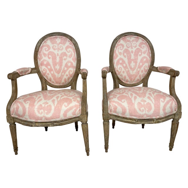 Early 20th Century Louis XVI Style Grey Painted Armchairs in Pink and White Ikat Upholstery - A Pair For Sale - Image 15 of 18