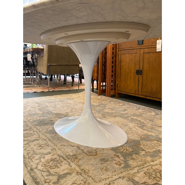 Nj Modern Furniture Saarinen-Style Oval Carrara Marble Tulip Dining Table For Sale - Image 11 of 14