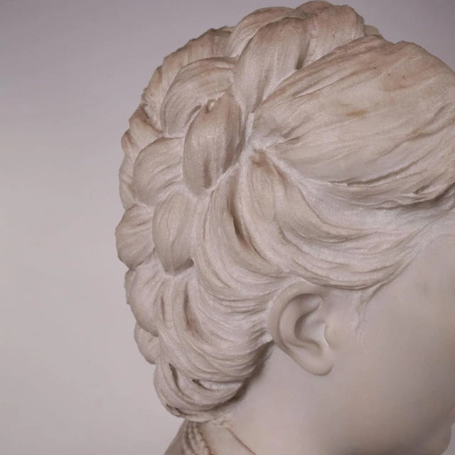 Bust of a Woman in White Carrara Marble, Italy, 19th Century For Sale - Image 4 of 12