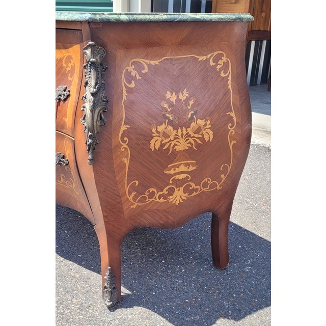 1950s Beautiful Louis XV Bombay Inlaid Marble Top Chest For Sale - Image 4 of 10