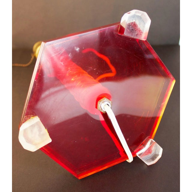1950s Mid Century Red & Clear Swirl Lucite Table Lamp For Sale - Image 5 of 6