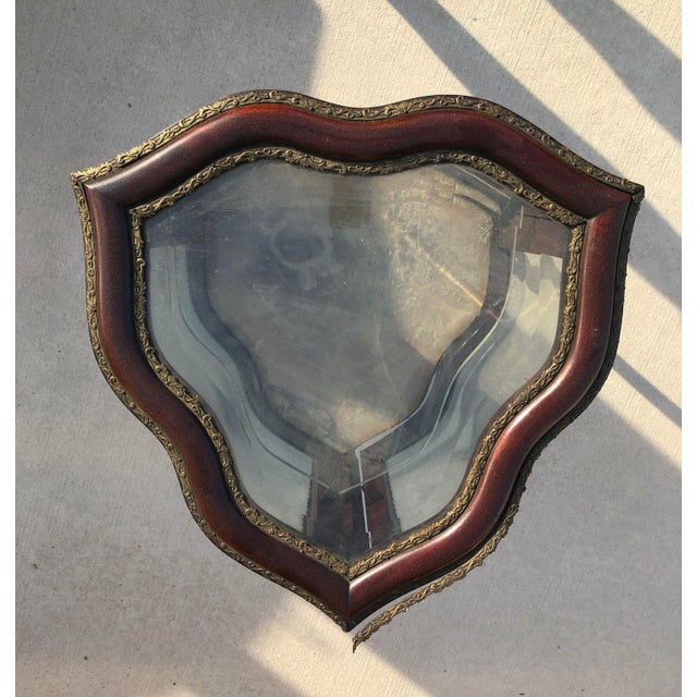 Late 19th Century Louis XV Style Curved Glass Vitrine For Sale In Philadelphia - Image 6 of 7