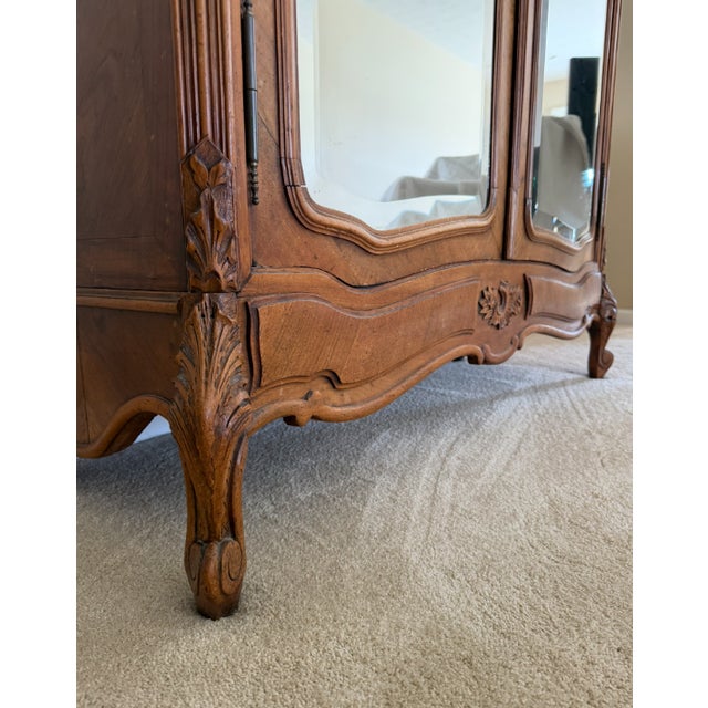 Late 19th Century French Louis XV Style Walnut Armoire With Beveled Mirror Doors & Cabriole Legs For Sale In Indianapolis - Image 6 of 7