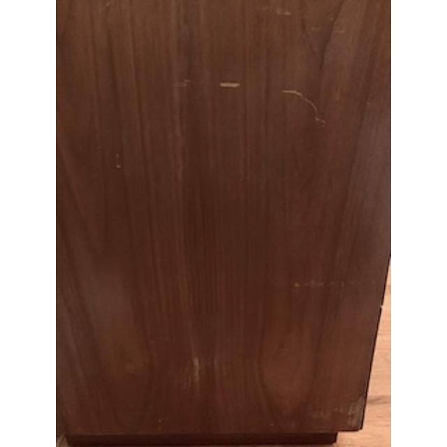 Ramseur Mid Century Modern MCM Set of 3 Includes 5 Drawer Dresser, 8 Drawer Dresser and 2 Nightstands For Sale - Image 14 of 18