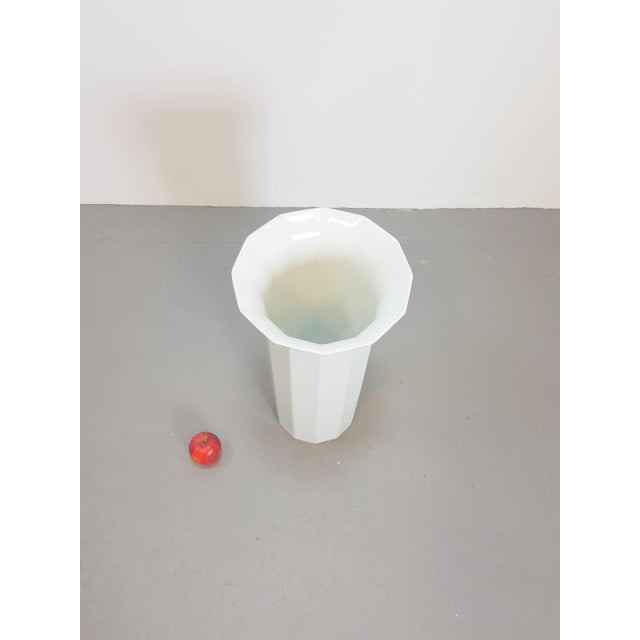 Large Floor Vase in Porcelain by Tapio Wirkkala for Rosenthal Polygon Studio Line, Germany, 1980s For Sale - Image 12 of 15