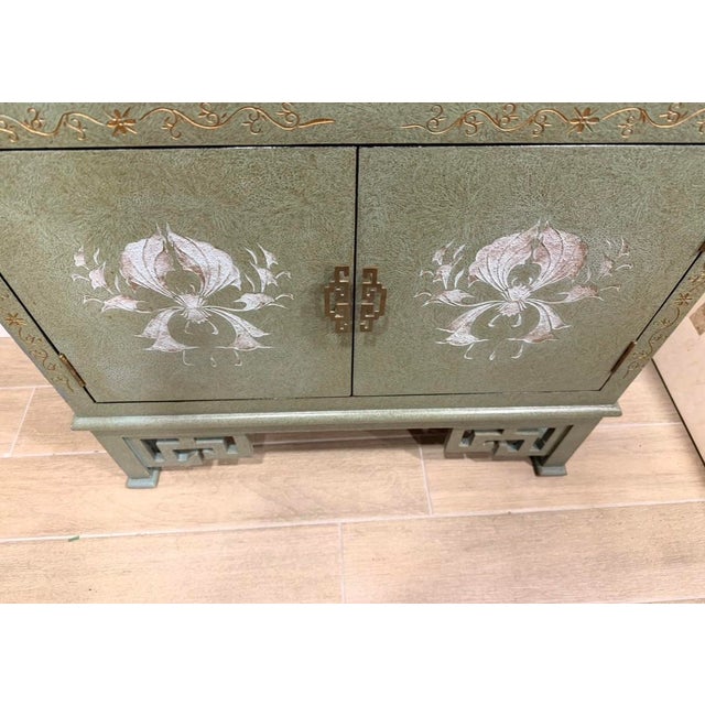 Late 20th Century Vintage Chinoiserie Pagoda Style Étagère or Display For Sale - Image 5 of 9