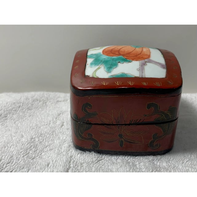 Ceramic Early 20th-Century Chinese Chinoiserie Lacquerware Box in "Cinnabar Red" With Pumpkin Porcelain Inlay For Sale - Image 7 of 10