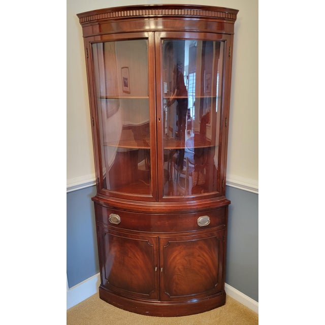 1940s Regency Bow Front Flame Mahogany Corner Cabinet by Morganton Furniture For Sale - Image 14 of 14