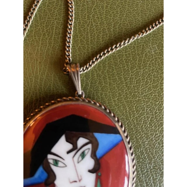 Art Deco Chain with Woman's Portrait Pendant in Painted Porcelain and Silver, 1920s For Sale - Image 3 of 8