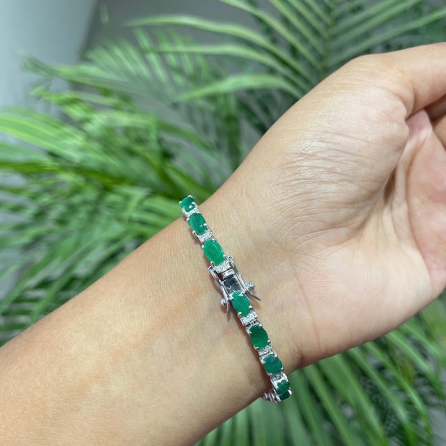 Classic 10.05 Ct Natural Oval Emerald & Diamond Tennis Bracelet in Solid 925 Silver For Sale - Image 10 of 12