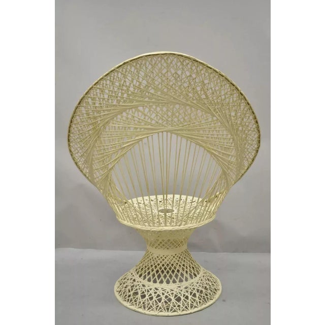 Mid 20th Century Russell Woodard Woven Spun Fiberglass Tall Fan Back Peacock Diamond Chair For Sale - Image 10 of 11