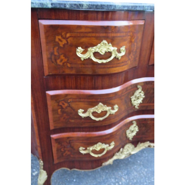 Late 20th Century French Marble Top Bombay Serpentine Inlay Commode Dresser Bathroom Vanity 6210 For Sale - Image 10 of 18