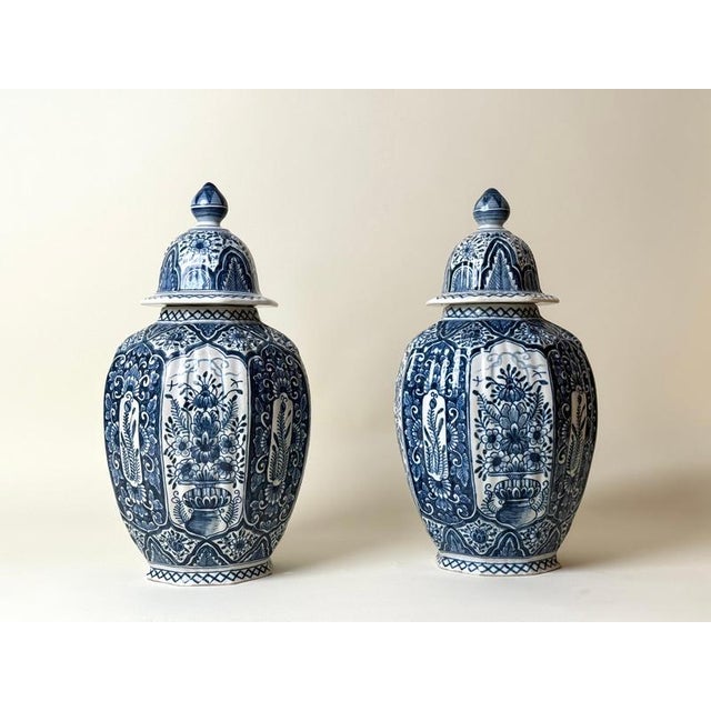 Blue and White Lidded Faience Urns by Tichelaar Makkum, 1930s, Set of 2 For Sale - Image 12 of 14