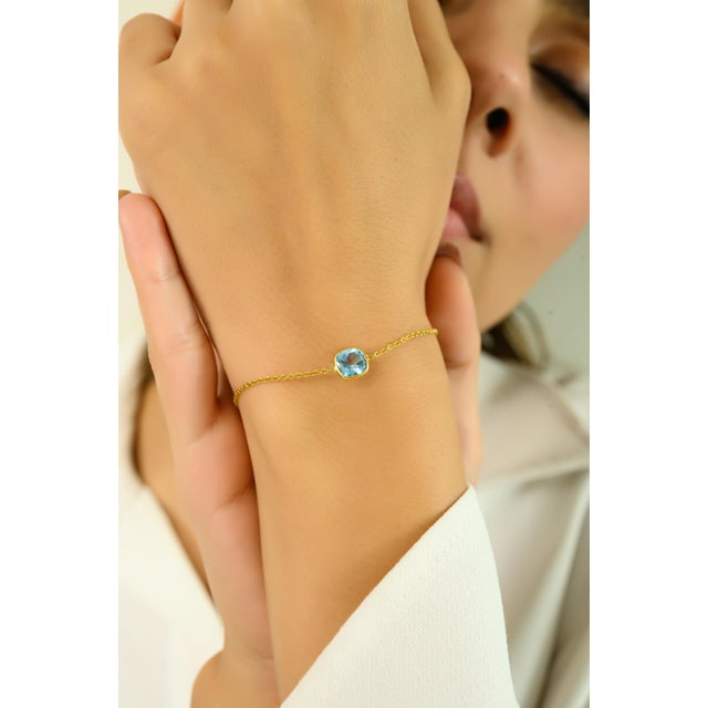Solitaire Bezel Set Blue Topaz 14k Gold Chain Bracelet For Sale In New York - Image 6 of 10