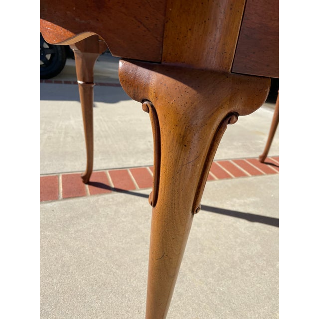 Queen Anne Early 20th Century Hickory Chair Queen Anne Style 556 Dining Table Set For Sale - Image 3 of 10