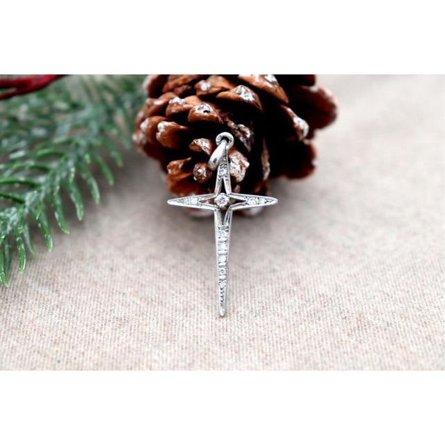 Pendant in 19.2k White Gold with Diamonds For Sale - Image 6 of 6