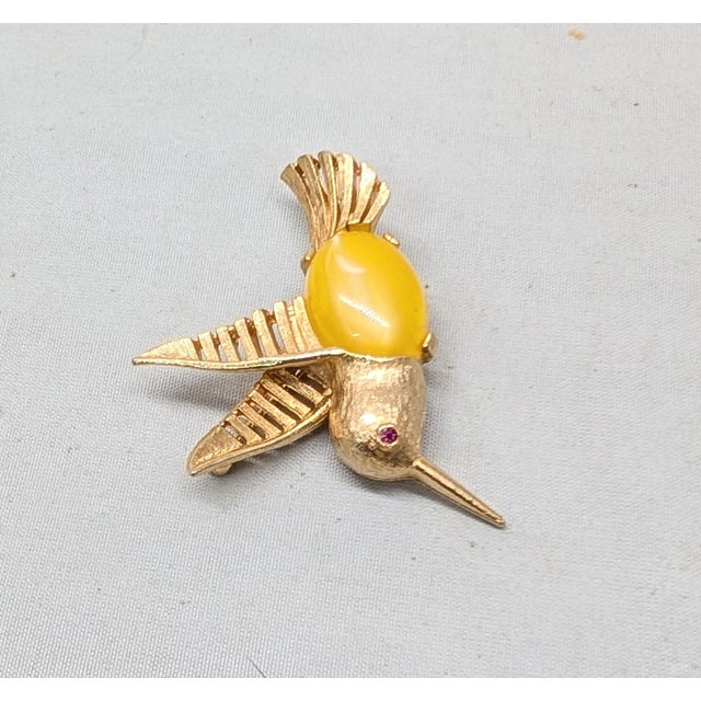 Mid-Century Modern Vintage 1960s Signed Napier Goldtone Yellow Cabochon Hummingbird Brooch For Sale - Image 3 of 7
