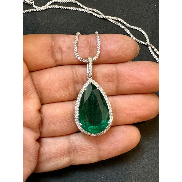 Green GIA Certified 19 Ct Pear Cut Emerald & 1 Ct Diamond Halo Pendent/Necklace 14 KWG For Sale - Image 8 of 18