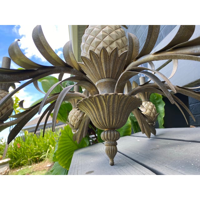 Hollywood Regency Vintage 1980s Quoizel Pineapple Tole Chandelier, Featuring a Large Central Ceramic Pineapple For Sale - Image 3 of 12