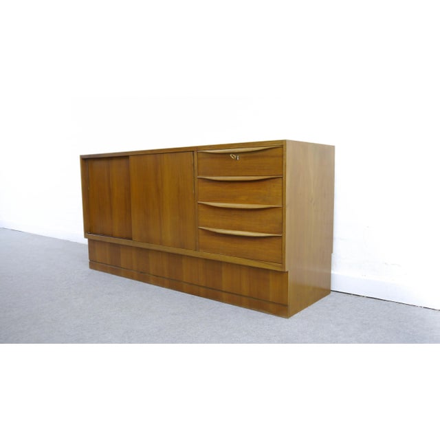 Bauhaus Sideboard by Franz Ehrlich for VEB Deutsche Werkstätten Hellerau, 1950s For Sale - Image 4 of 16