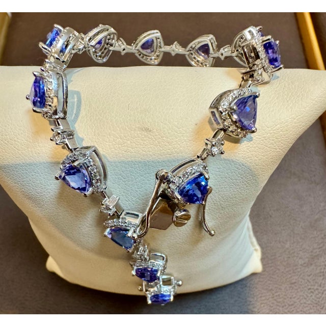 13 Carat Natural Tanzanite & 2.5 Ct Diamond Tennis Bracelet 14 Karat White Gold For Sale - Image 9 of 18